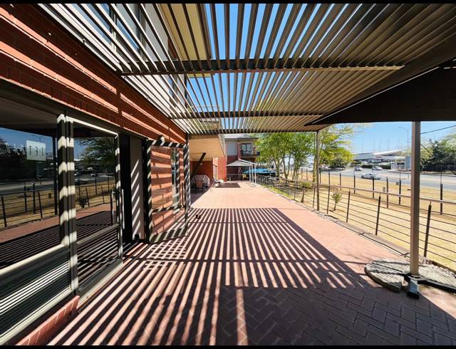 329M² OFFICE TO LET IN MAGALIESSIG
